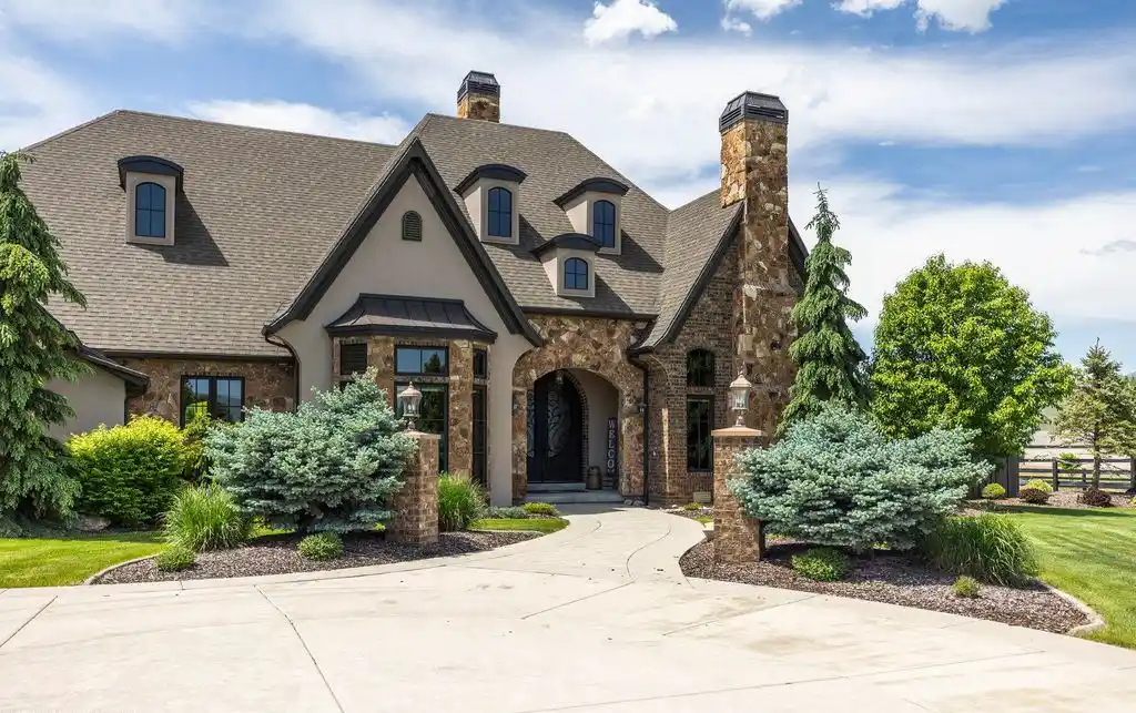 2251 W 2400 S A Breathtaking Heber Valley Equestrian Estate Offering Unrivaled Luxury on 5.5 Acres 21