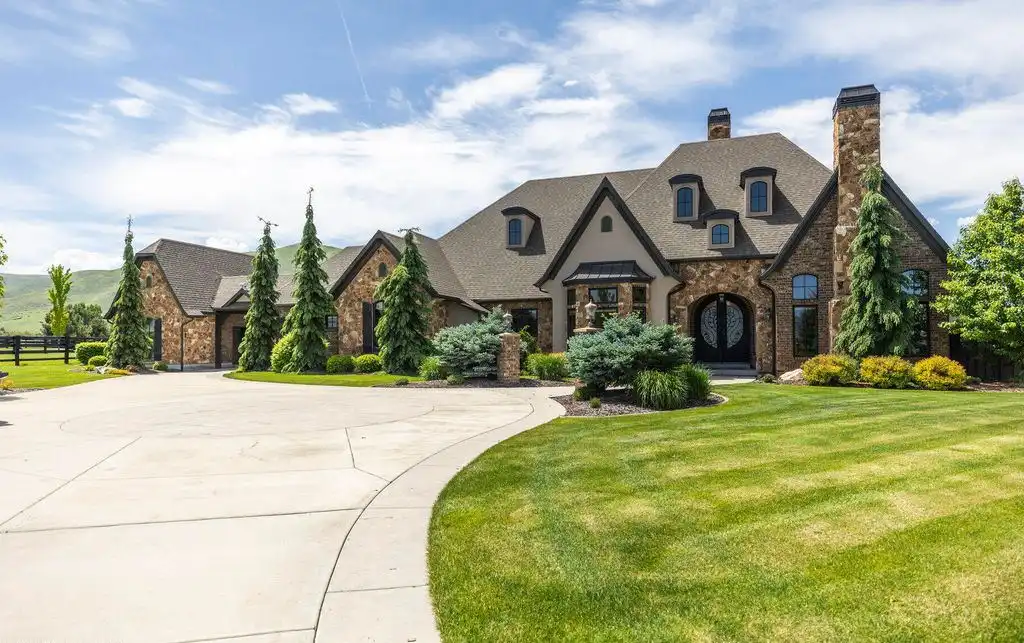 2251 W 2400 S A Breathtaking Heber Valley Equestrian Estate Offering Unrivaled Luxury on 5.5 Acres 22
