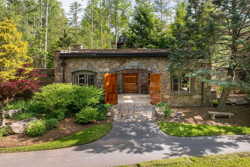 268 Holly Arbor Ln An Exquisite 5.9 Million Estate with Storybook Conservancy in North Carolina 3