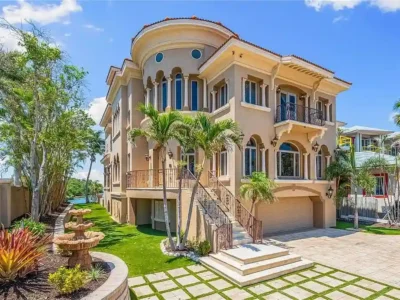 290 N Washington Dr Asks 9M Stunning Waterfront Estate with Direct Gulf Access in Sarasota 1