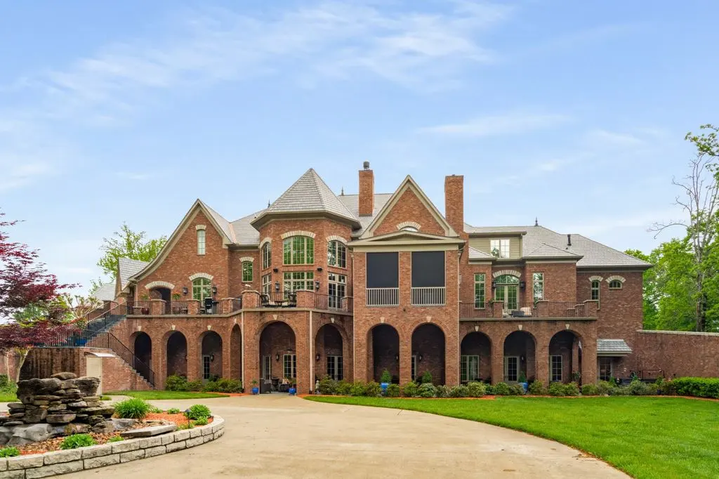 2925 Old Clarksville Pike Stunning Tennessee Estate Showcasing Unmatched Detail for 8 17