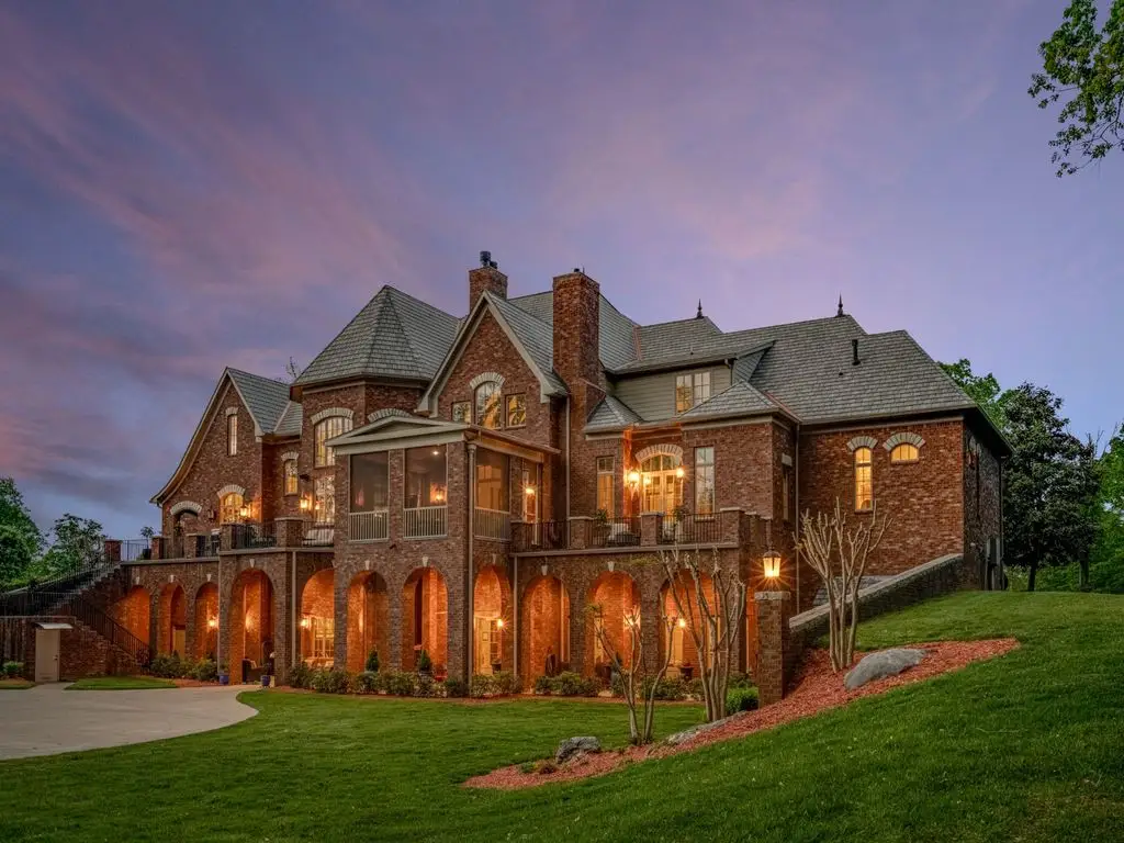 2925 Old Clarksville Pike Stunning Tennessee Estate Showcasing Unmatched Detail for 8 19