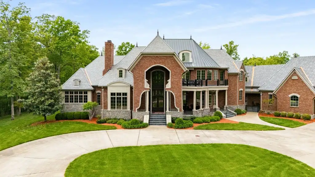 2925 Old Clarksville Pike Stunning Tennessee Estate Showcasing Unmatched Detail for 8 2