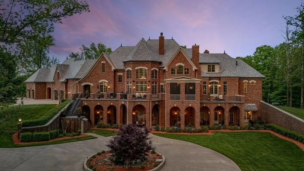 2925 Old Clarksville Pike Stunning Tennessee Estate Showcasing Unmatched Detail for 8 21