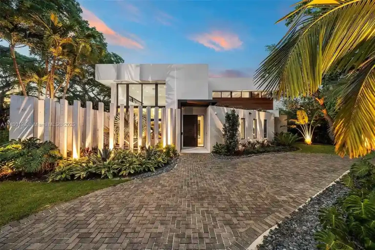 Striking $8.3 Mollion Florida Modern Masterpiece Offers Elevated Living in the Heart of Miami