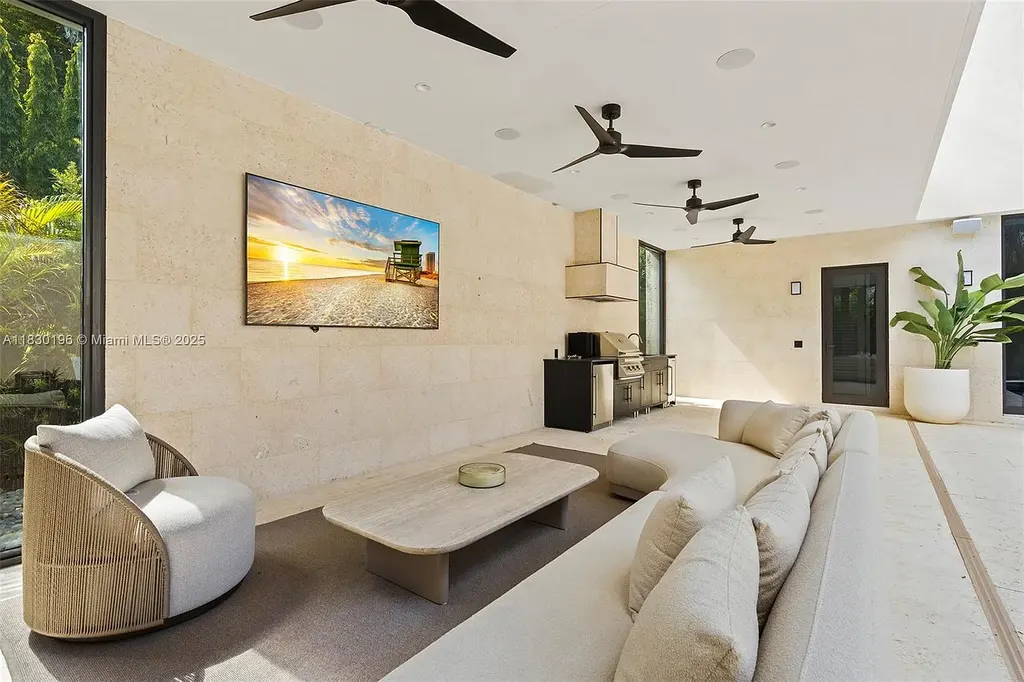 Luxury Florida Modern home with pool and outdoor kitchen at 4041 S Le Jeune Rd in Miami
