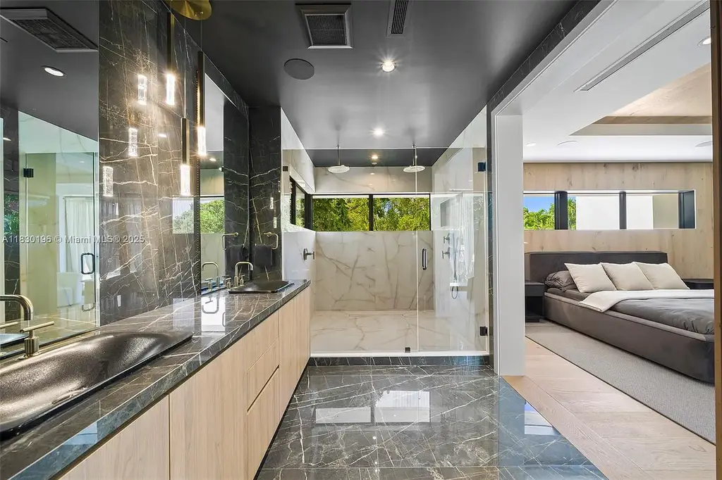 Luxury Florida Modern home with pool and outdoor kitchen at 4041 S Le Jeune Rd in Miami