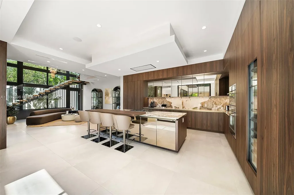 Luxury Florida Modern home with pool and outdoor kitchen at 4041 S Le Jeune Rd in Miami