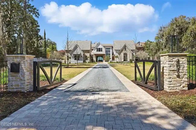 Riverside Perfection: $11.5 Million English-Modern Estate With Private Dock and Infinity Pool in Jacksonville