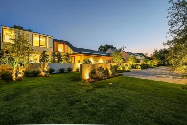 This Bold $17.3 Million New-Build in Ponce-Davis Sets a New Standard in Miami Real Estate