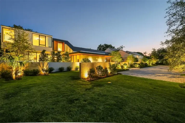 This Bold $17.3 Million New-Build in Ponce-Davis Sets a New Standard in Miami Real Estate