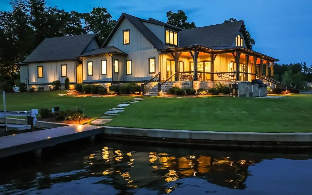 507 Hickory Hill Rd A Luxurious Waterfront Haven With 437 Feet of Shoreline for 4.128 Million 4