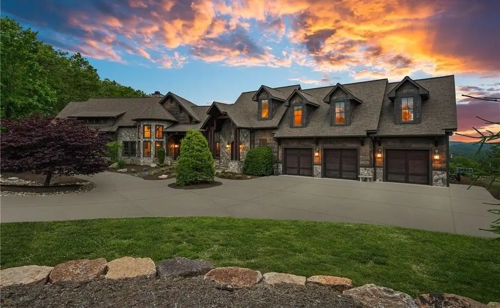539 Nightshade Road A Breathtaking 5.83 Million Estate Blending Rustic Elegance and Mountain Majesty in North Carolina 2