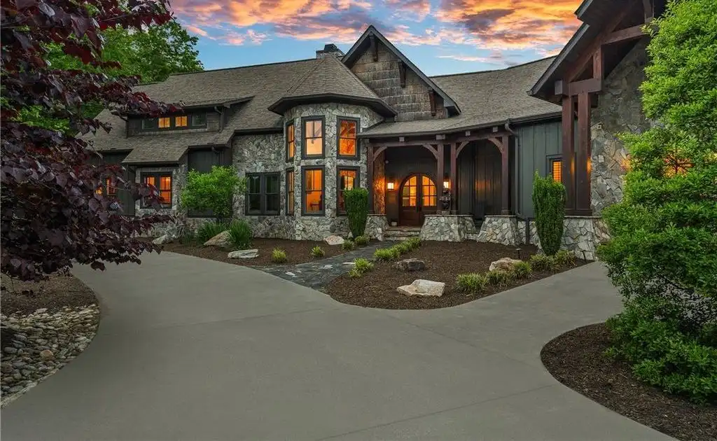 539 Nightshade Road A Breathtaking 5.83 Million Estate Blending Rustic Elegance and Mountain Majesty in North Carolina 3