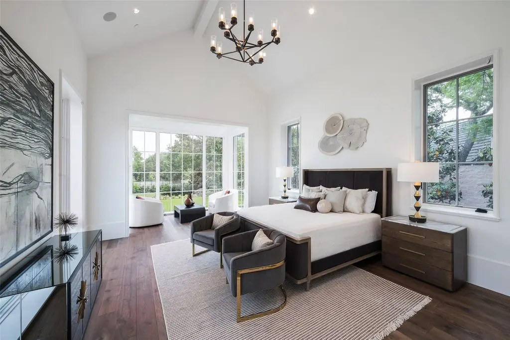 5531 Walnut Hill Ln Offers a Magnificent Blend of Legacy Architecture and Modern Luxury at 17 12