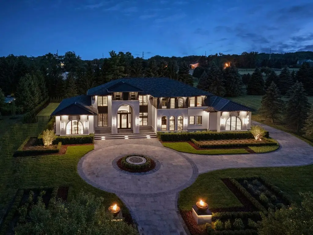600 Chase Ln Offers 7.79M of Pure Luxury by Sapphire Homes in Michigan 2