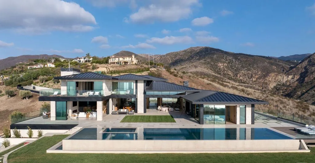 6050 Murphy Way Unveils a Bold 42.9 Million Vision of Coastal Modern Perfection 10