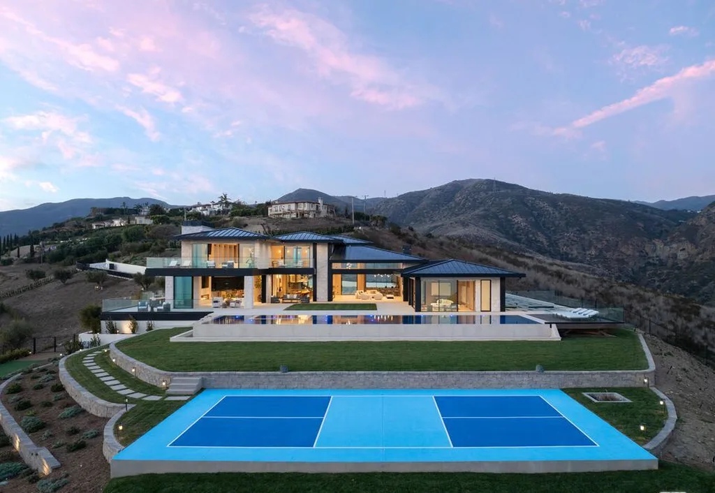 6050 Murphy Way Unveils a Bold 42.9 Million Vision of Coastal Modern Perfection 12