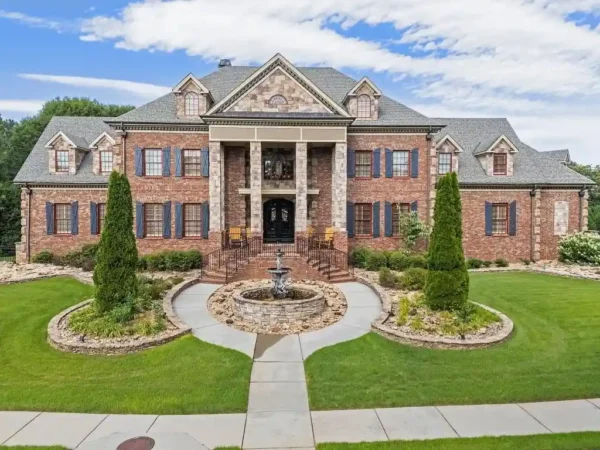 Awe-Inspiring $5.899 Million Estate in Georgia Blends Tradition and Modern Sophistication