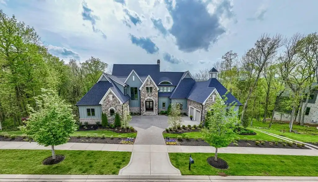 8119 Mountaintop Dr Stunning Tennessee Home with Premium Features for 3 4