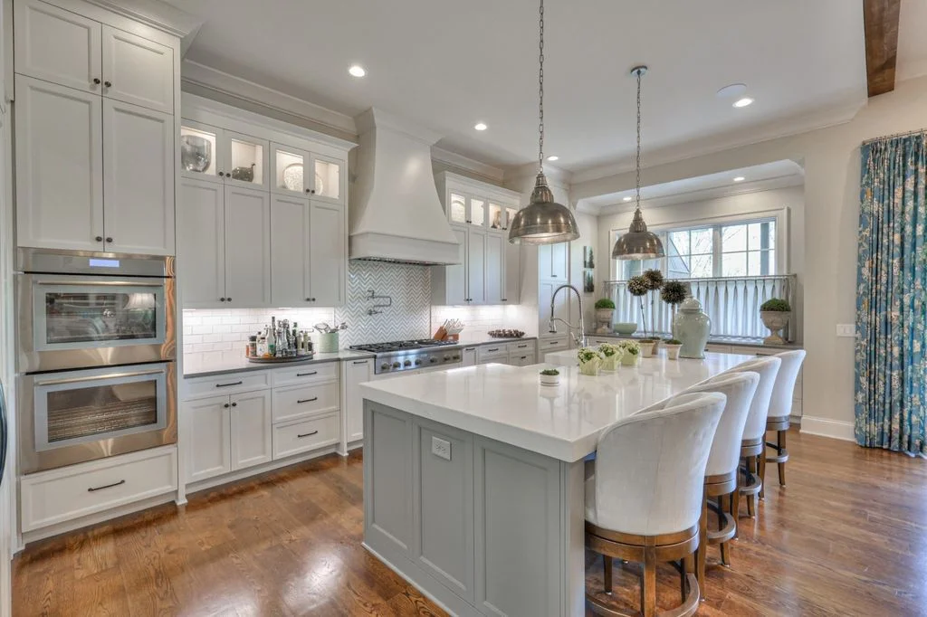 8119 Mountaintop Dr Stunning Tennessee Home with Premium Features for 3 8