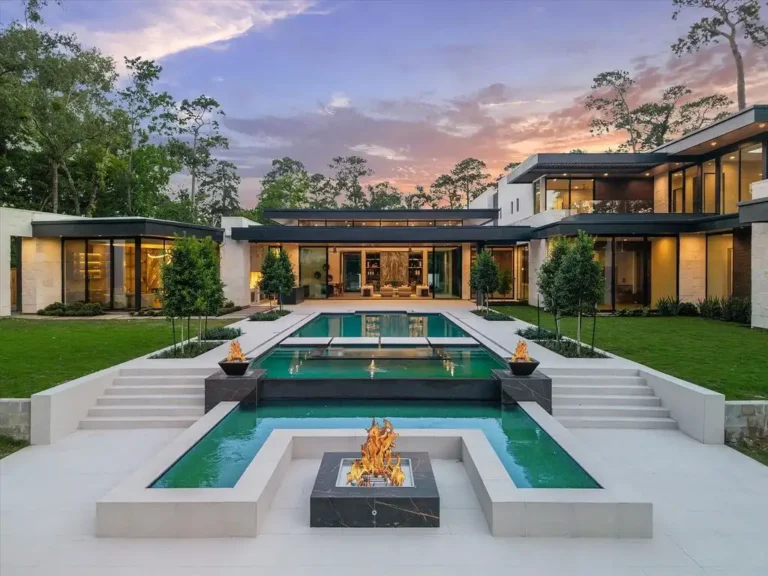 Experience Elevated Living in Close-in Memorial: $10.5M Texas Estate by Levant Luxury Homes