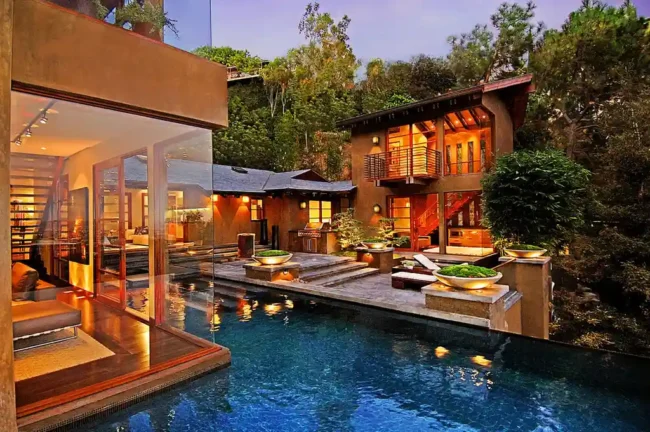 9342 Sierra Mar by Whipple Russell Architects, A Warm Modern Hollywood Hills Home with Luxury Water-Edge Living
