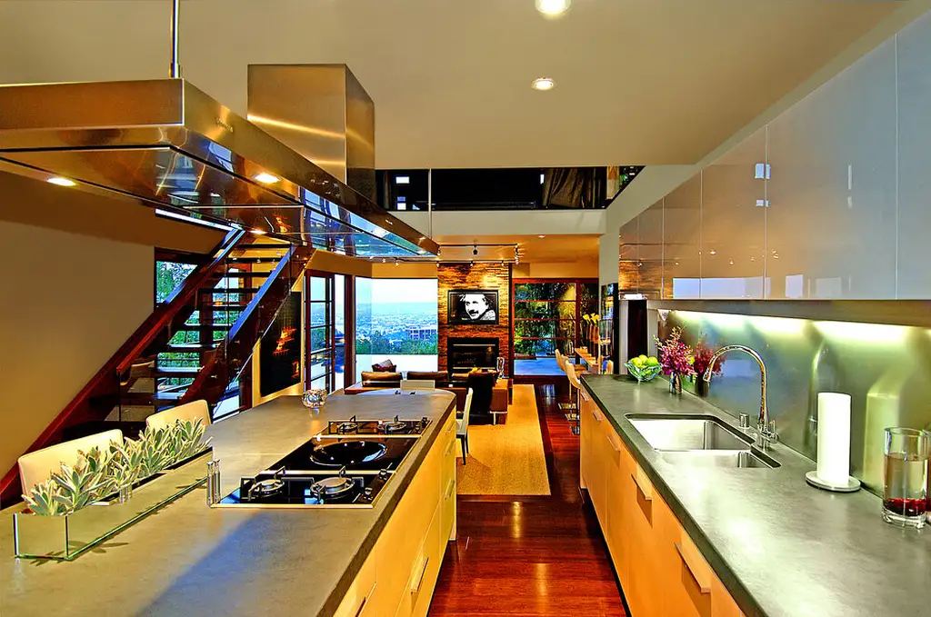 9342 Sierra Mar by Whipple Russell Architects, A Warm Modern Hollywood Hills Home with Luxury Water-Edge Living