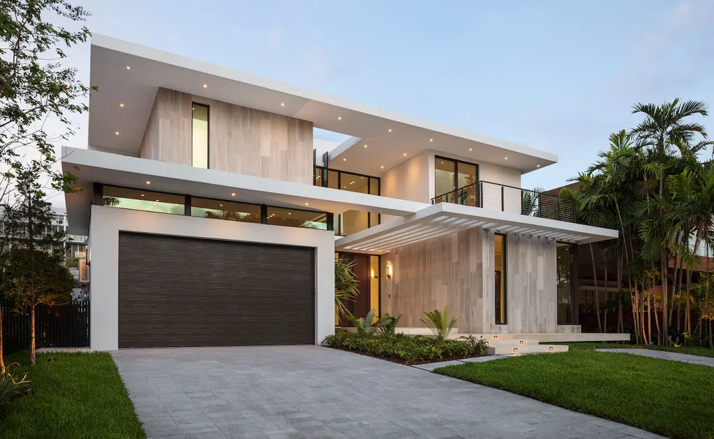 99 Residence in Bay Harbor by SDH Studio, A Tropical Modern Home Framing Water, Light, and Family Living