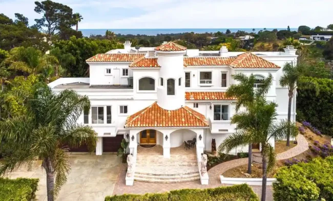 California Dreaming at Its Finest: A $10.849M Estate Blending Timeless Design and Coastal Serenity