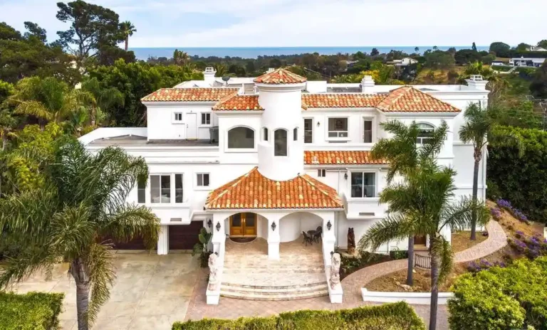 California Dreaming at Its Finest: A $10.849M Estate Blending Timeless Design and Coastal Serenity