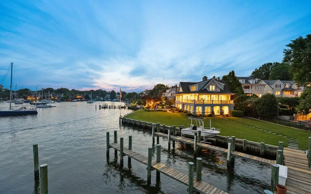 Extraordinary Opportunity at 17 Revell St — The Sole Gated Waterfront Home in Historic Annapolis for 12.75 Million 3