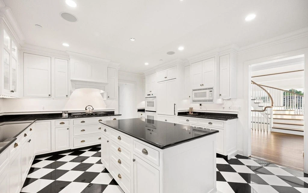 Extraordinary Opportunity at 17 Revell St — The Sole Gated Waterfront Home in Historic Annapolis for 12.75 Million 9