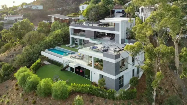 Los Tilos by Whipple Russell Architects, A Modern Hollywood Hills Home with Jetliner Views and Terraced Serenity
