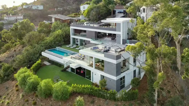 Los Tilos by Whipple Russell Architects, A Modern Hollywood Hills Home with Jetliner Views and Terraced Serenity