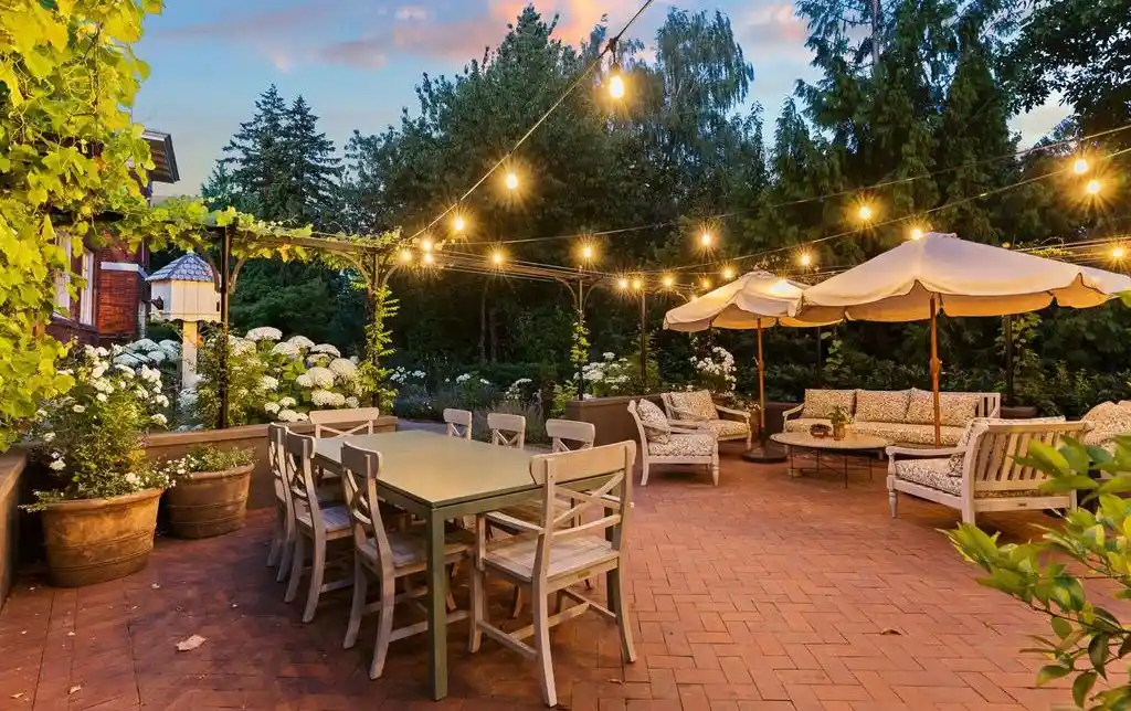 Luxury Reimagined 3360 SE Ankeny St Combines Historic Beauty and Modern Comfort 10