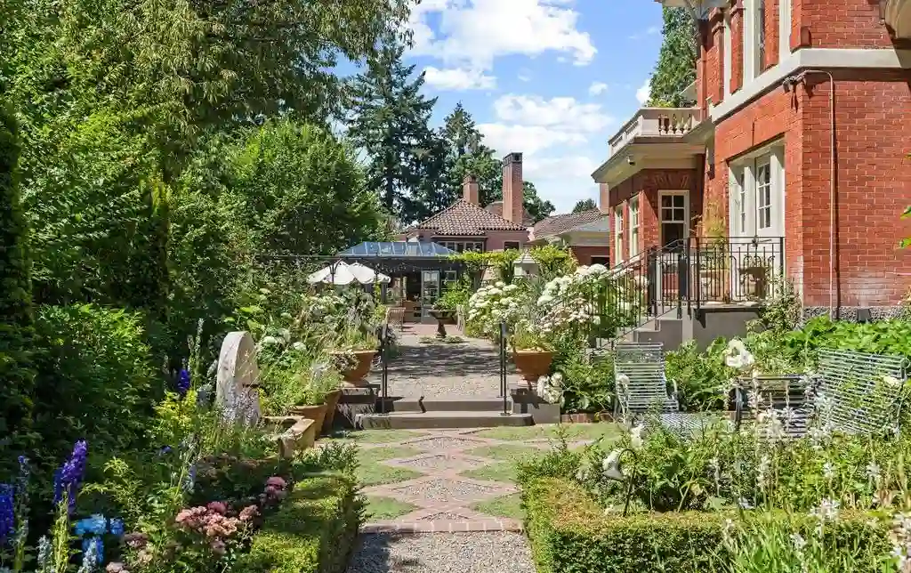 Luxury Reimagined 3360 SE Ankeny St Combines Historic Beauty and Modern Comfort 17