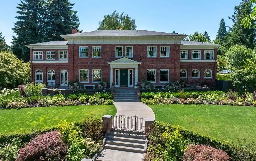 Luxury Reimagined 3360 SE Ankeny St Combines Historic Beauty and Modern Comfort 18