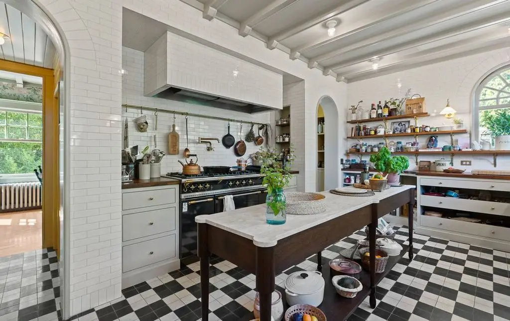 Luxury Reimagined 3360 SE Ankeny St Combines Historic Beauty and Modern Comfort 7