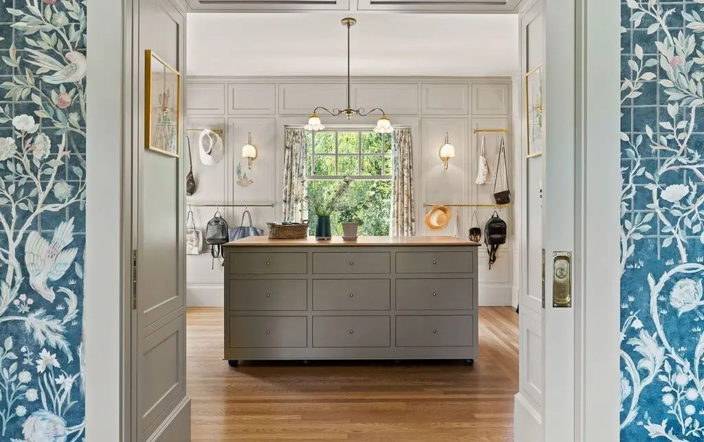 Luxury Reimagined 3360 SE Ankeny St Combines Historic Beauty and Modern Comfort 9