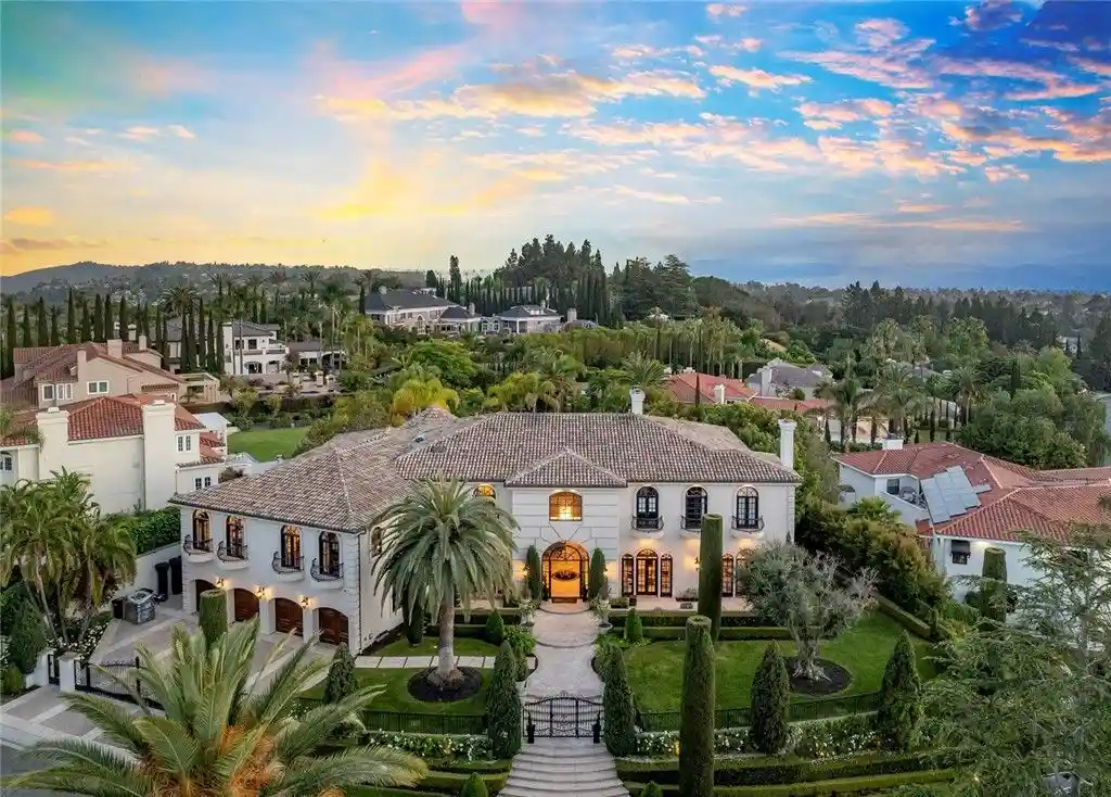 Luxury and Comfort Define 27571 Deputy Cir Now Asking 8988000 19