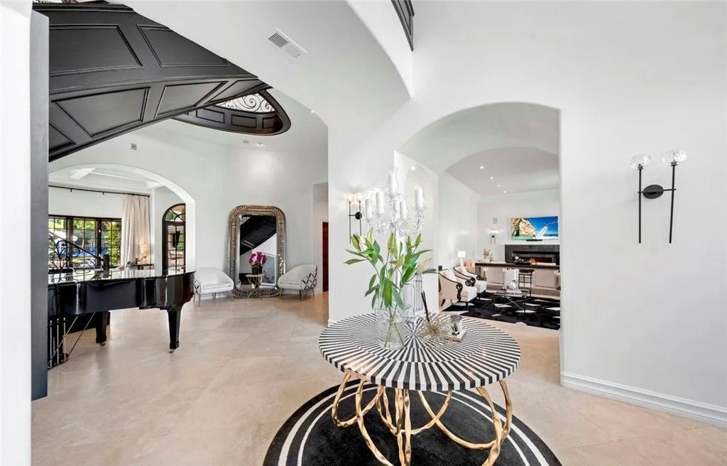 Luxury and Comfort Define 27571 Deputy Cir Now Asking 8988000 4