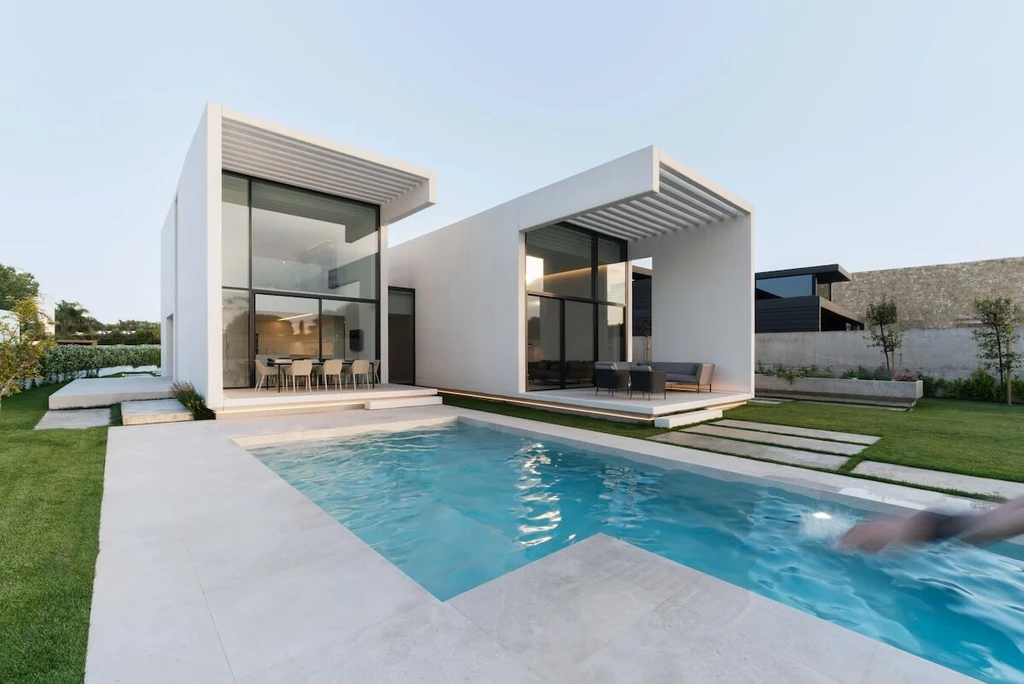 Oriol House by Ruben Muedra A Sculptural White Concrete Retreat Overlooking a Valencian Golf Course 10