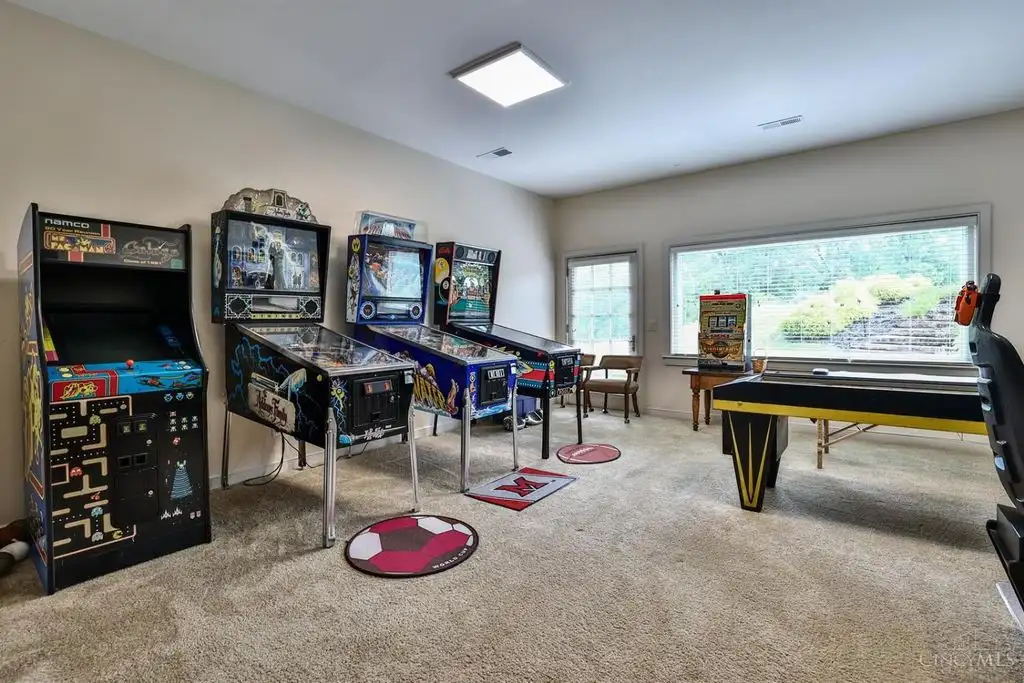 Stunning 5.72M Ohio Mansion at 8200 Kroger Farm Rd Showcases Unparalleled Craftsmanship 13