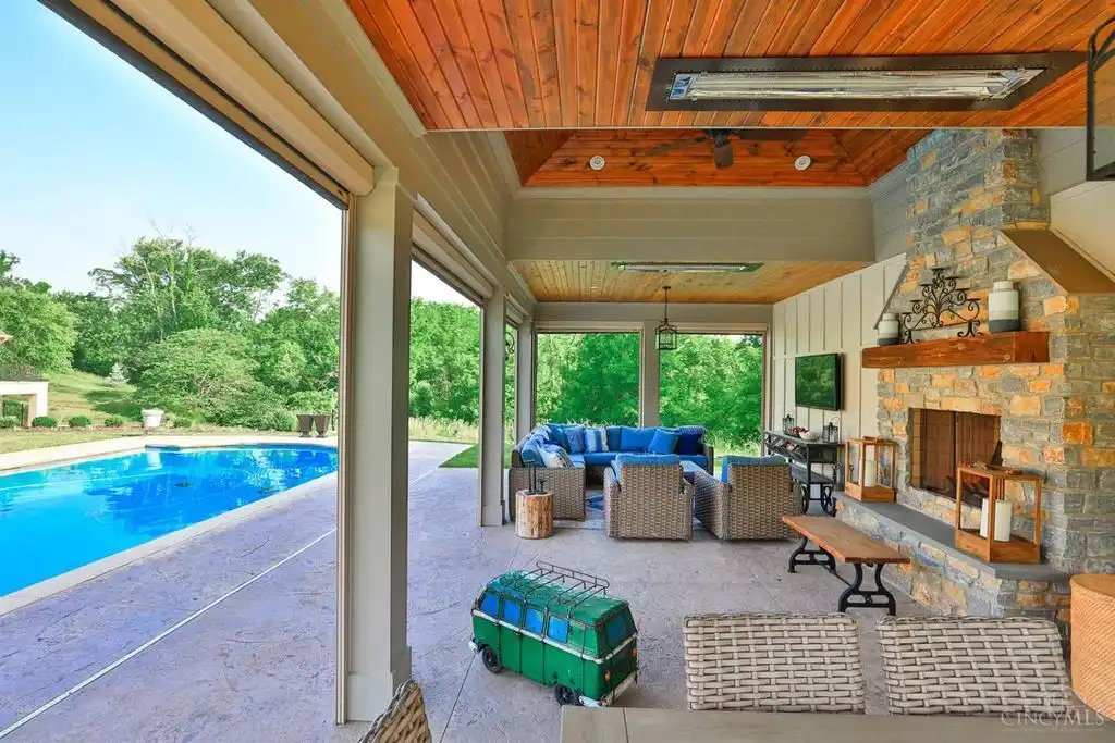 Stunning 5.72M Ohio Mansion at 8200 Kroger Farm Rd Showcases Unparalleled Craftsmanship 14