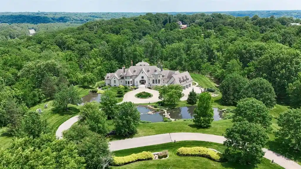 Stunning 5.72M Ohio Mansion at 8200 Kroger Farm Rd Showcases Unparalleled Craftsmanship 15