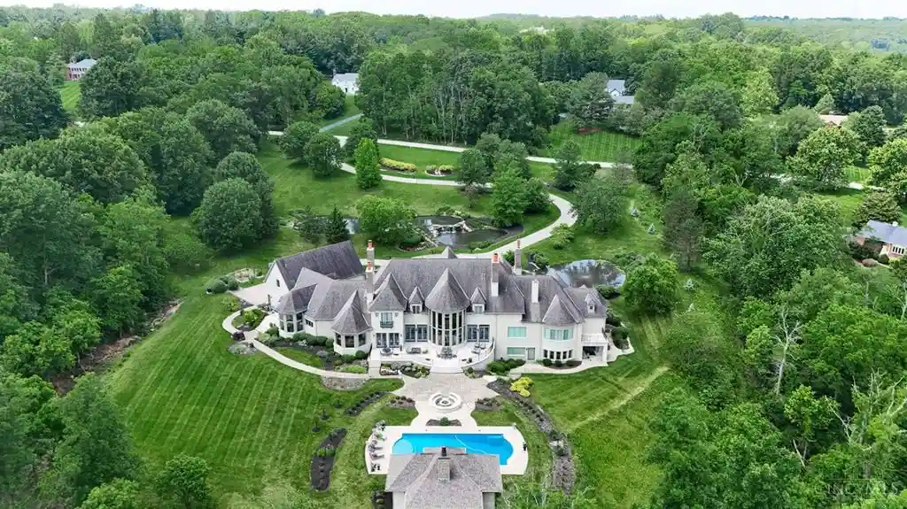 Stunning 5.72M Ohio Mansion at 8200 Kroger Farm Rd Showcases Unparalleled Craftsmanship 16