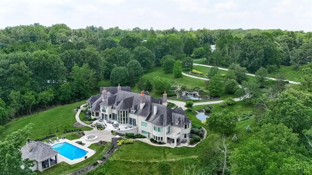 Stunning 5.72M Ohio Mansion at 8200 Kroger Farm Rd Showcases Unparalleled Craftsmanship 18
