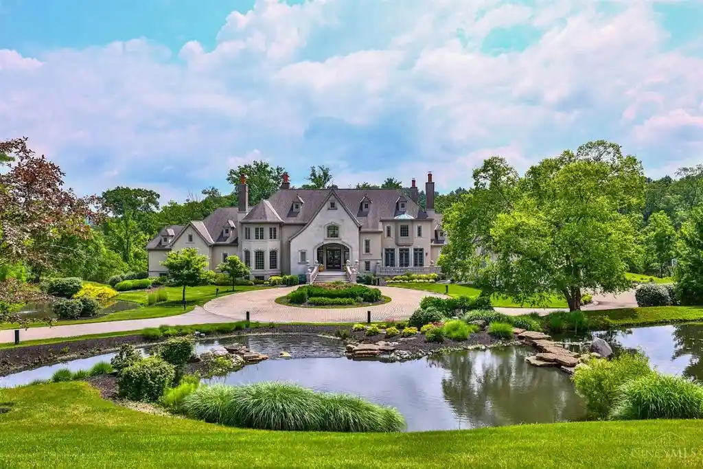 Stunning 5.72M Ohio Mansion at 8200 Kroger Farm Rd Showcases Unparalleled Craftsmanship 2