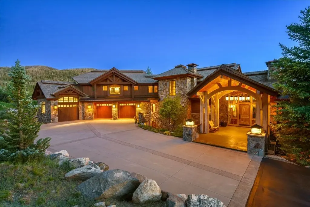 Stunning Custom Residence at 33800 Catamount Dr Offers Unrivaled South Valley Views for 10 2